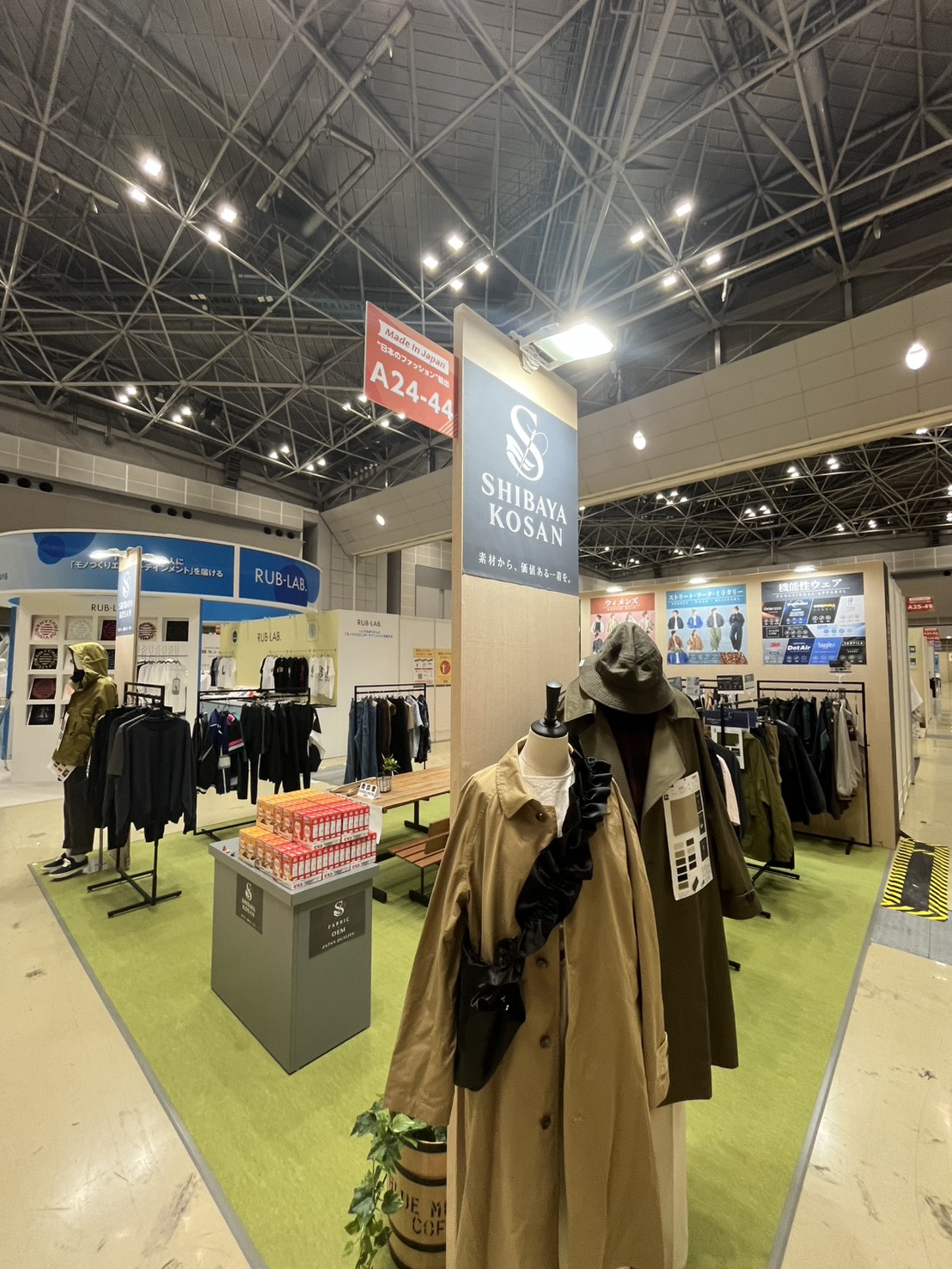 SHIBAYA KOSAN booth at FAW — wide view